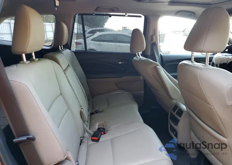 2018 Honda Pilot Touring из США, поврежденный, VIN 5FNYF6H95JB068479